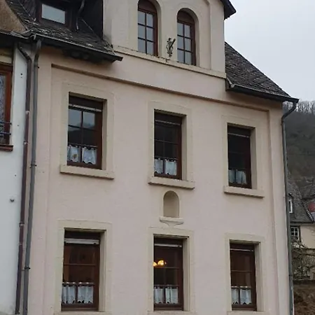 Ferienhaus Moselkern 摩泽尔肯